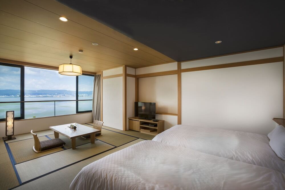 源泉掛け流しの客室露天風呂と諏訪湖一望の最上階展望露天が魅力！4023282