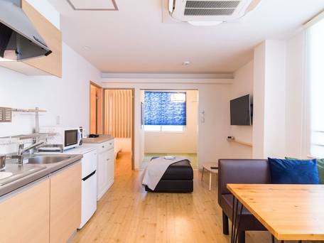 Ten Apartment Hotel / 1