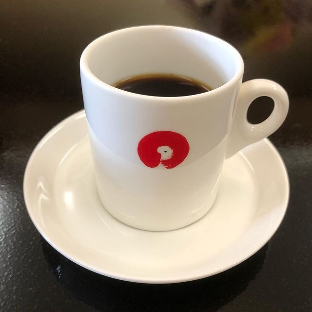 宿オリジナルのカップとソーサーは、英国王室御用達の食器ブランド「WEDGWOOD（ウェッジウッド）」のもの / 2