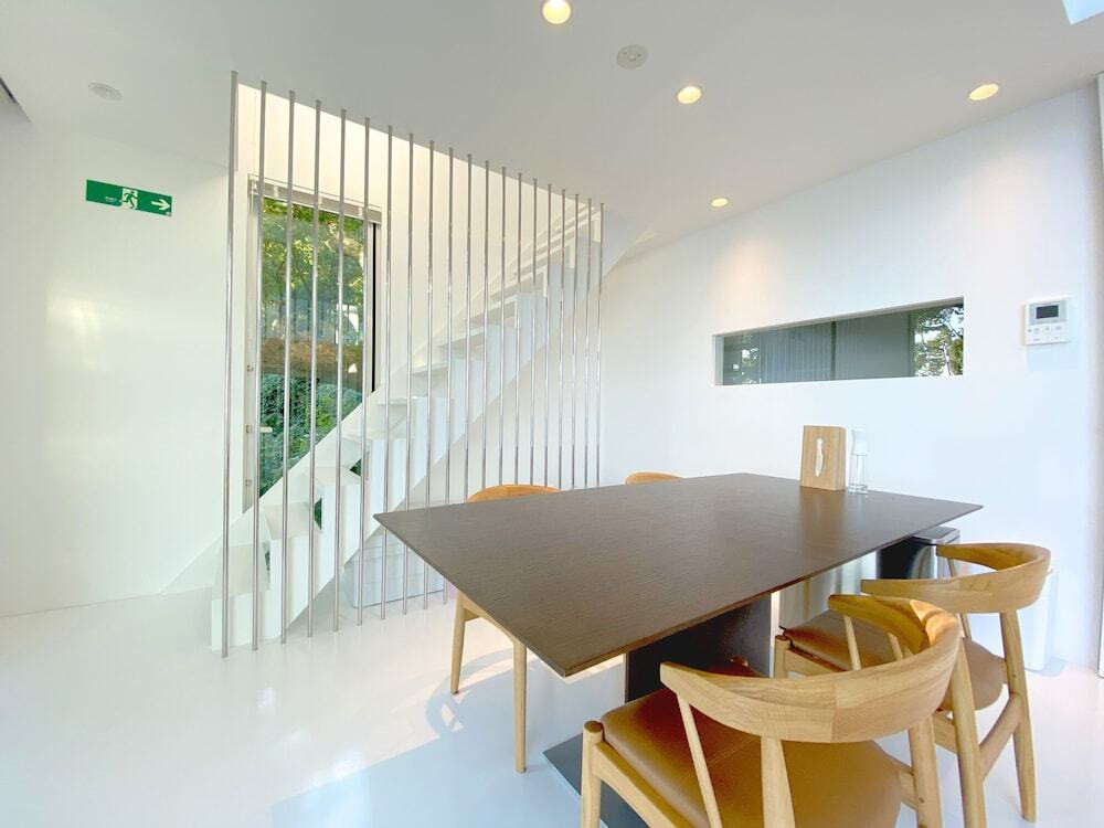 客室内のダイニングエリア