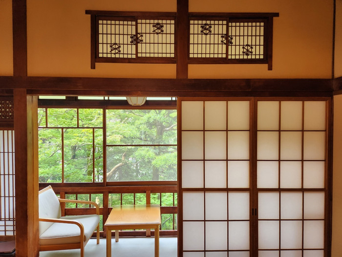 本館3棟のうち2棟が国の登録有形文化財に登録されているのだそう。建物の造形にも注目