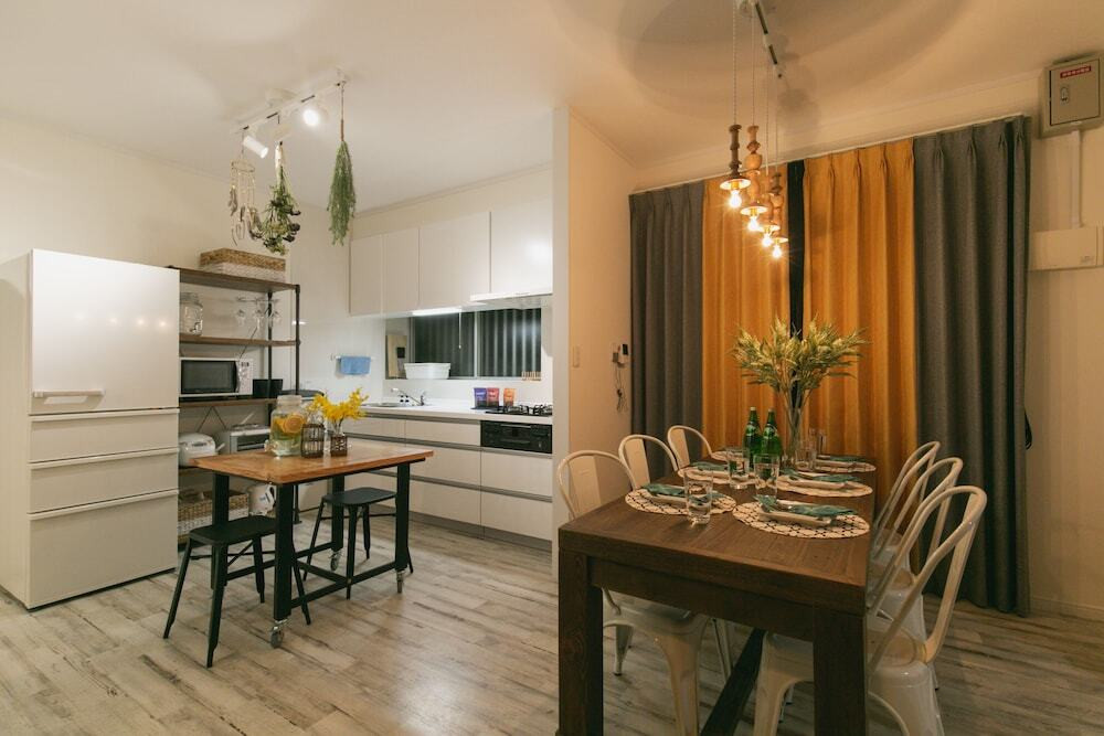 客室内のダイニングエリア