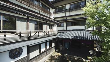 施設の入り口 / 33