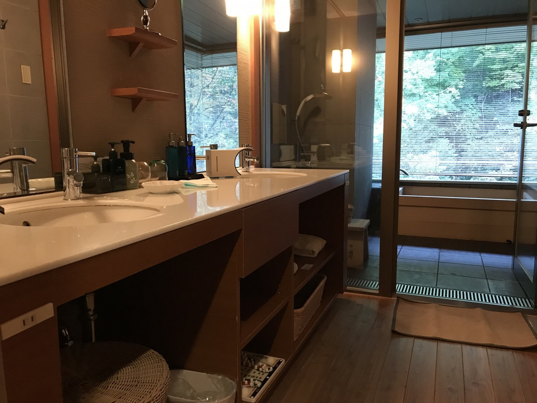 洗面所と部屋風呂