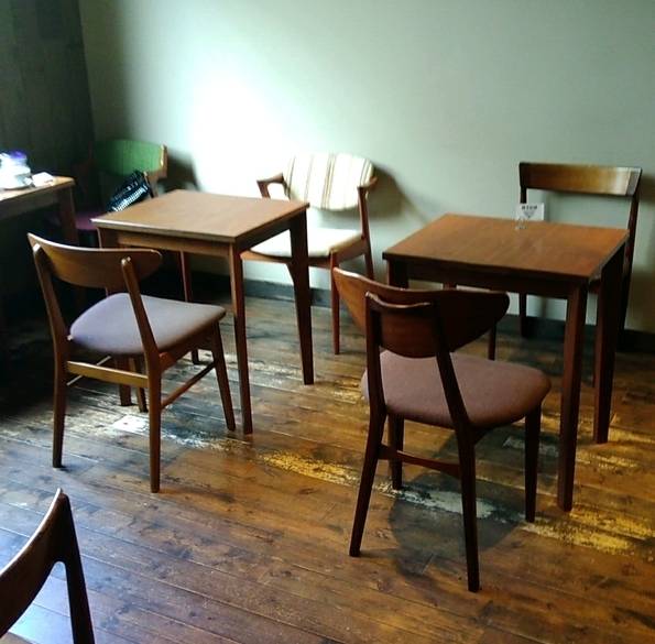 近くのスイーツ店へ
サクッとお散歩 / 4