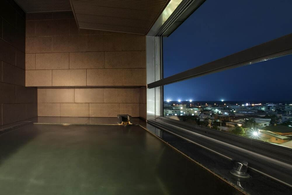 美しい景色を二人で堪能しながら温泉を楽しもう4005614