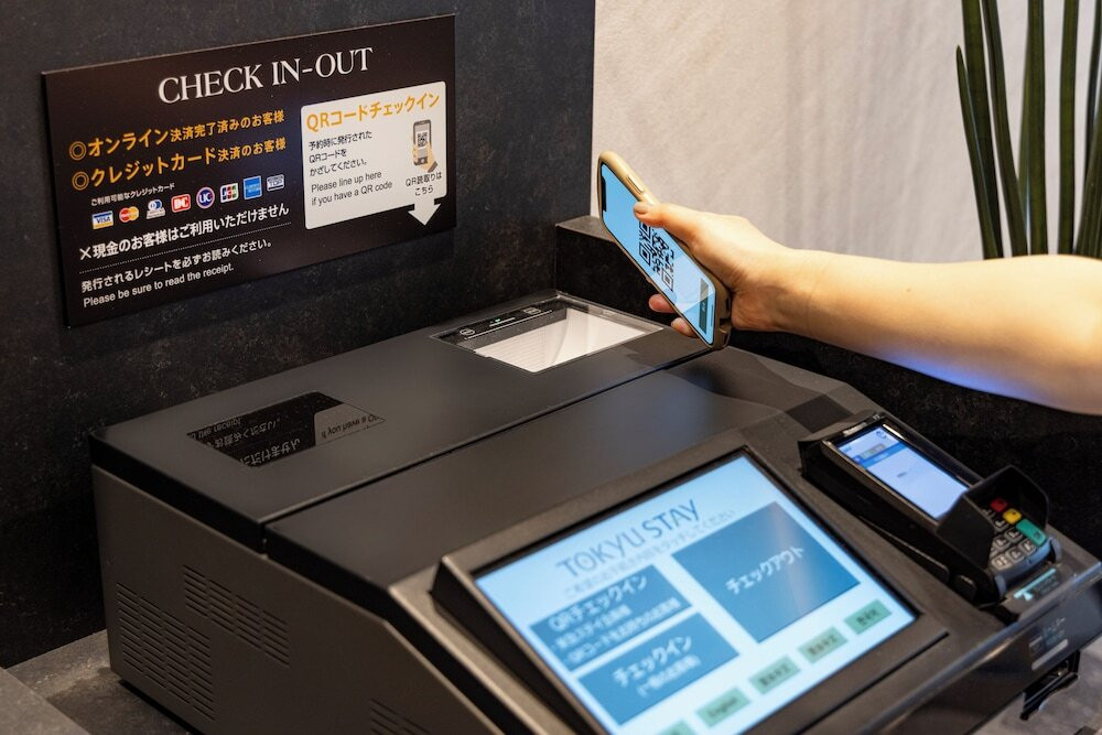 チェックイン / チェックアウト キオスク