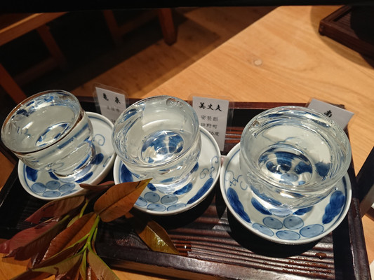 地酒飲みくらべセットは5種から3種選べ、おすすめです