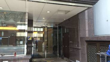 施設の入り口 / 3