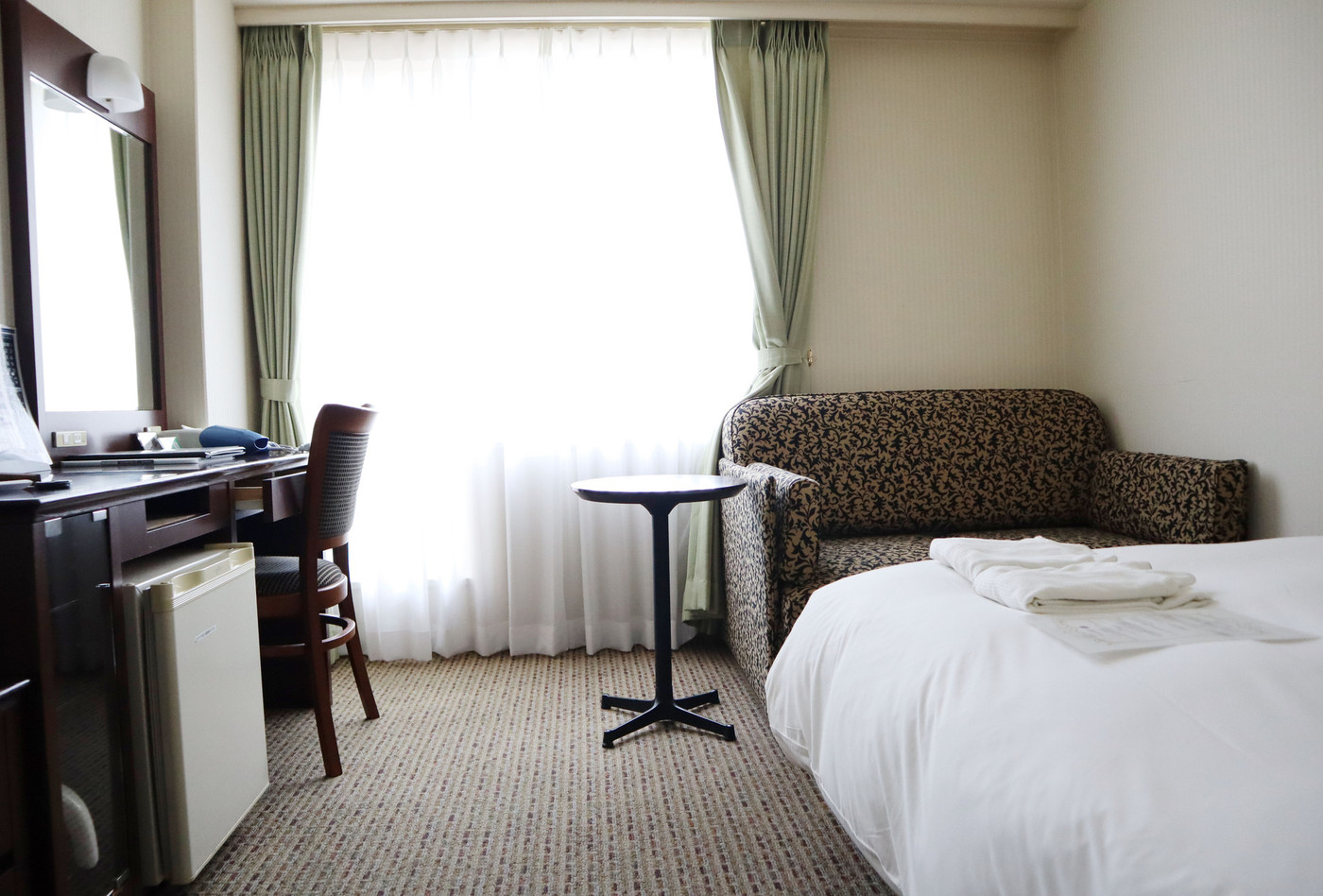 広いお部屋でゆったり。ほっと心休まる時間を3862439