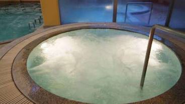 屋内スパ浴槽 / 2