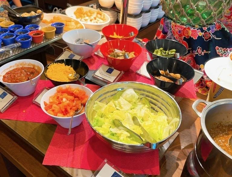 朝食ビュッフェの例(2) / 3