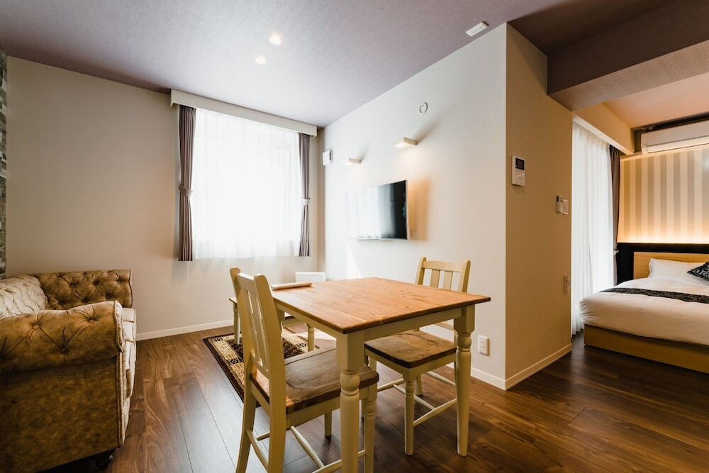 客室内のダイニングエリア