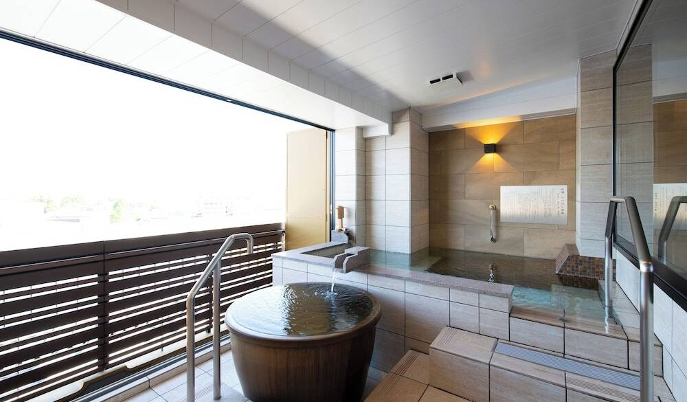 特別室 客室露天風呂と水風呂 / 3