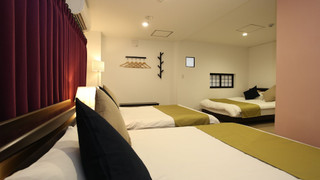 デラックス トリプルルーム (ダブルベッド3台)