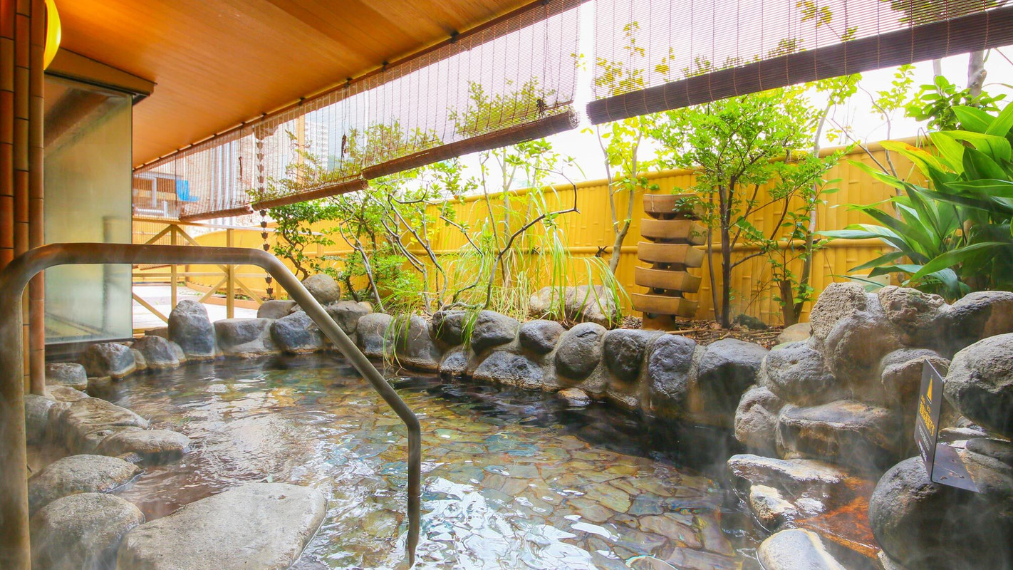 檜の湯　岩露天風呂