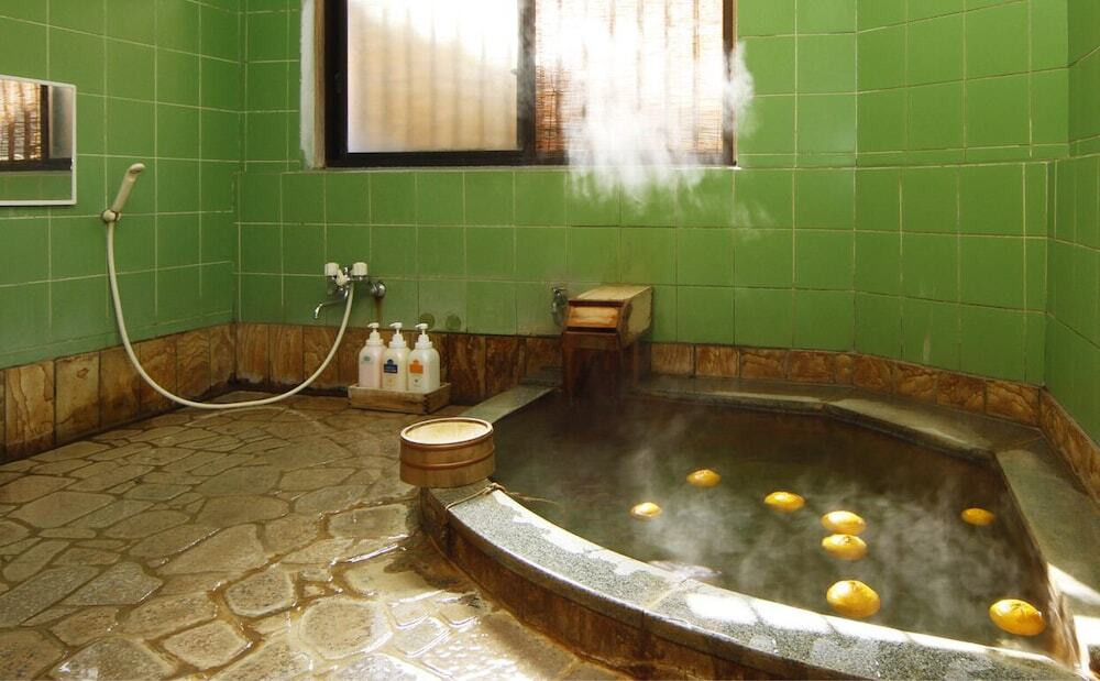 2. 湯煙が立ちこめる全8室の小さな宿「しんきや旅館」3934591