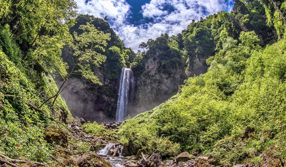 冬には氷爆も見られる平湯大滝 / 5