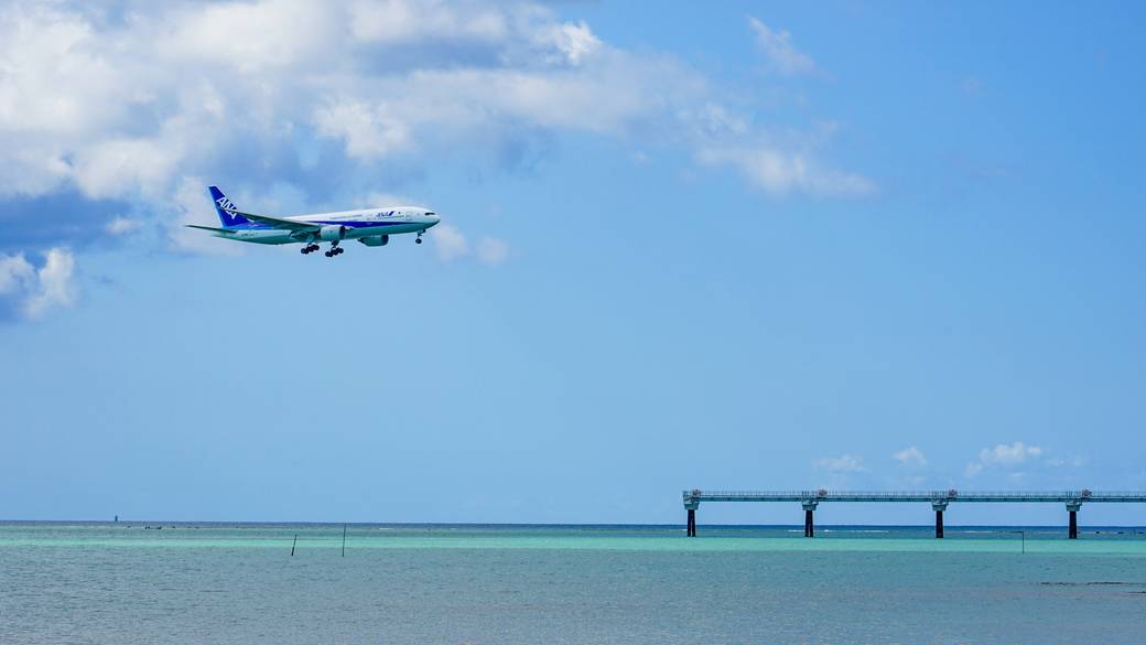 瀬長島から見える飛行機 / 5