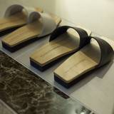 下駄メーカーの木製スリッパ / 3