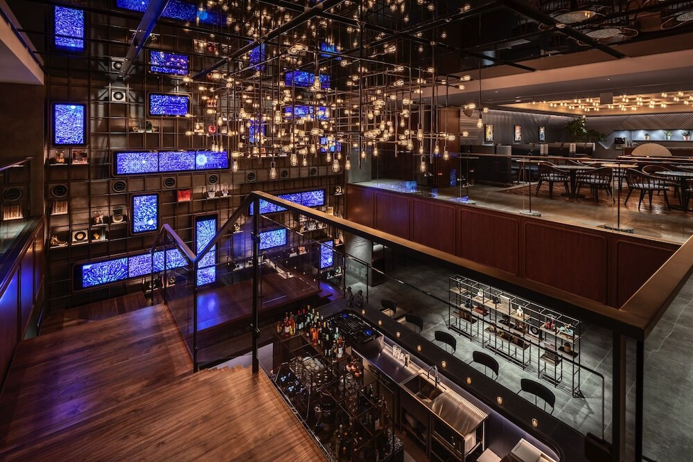 幻想的なロビーはSNS映え間違いなし！非日常を味わえるホテル3655291