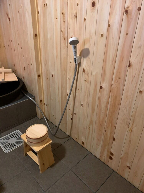 バスルームのシャワー