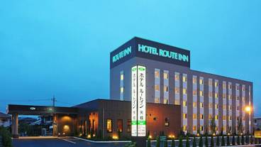 施設の正面 (日没後) / 1