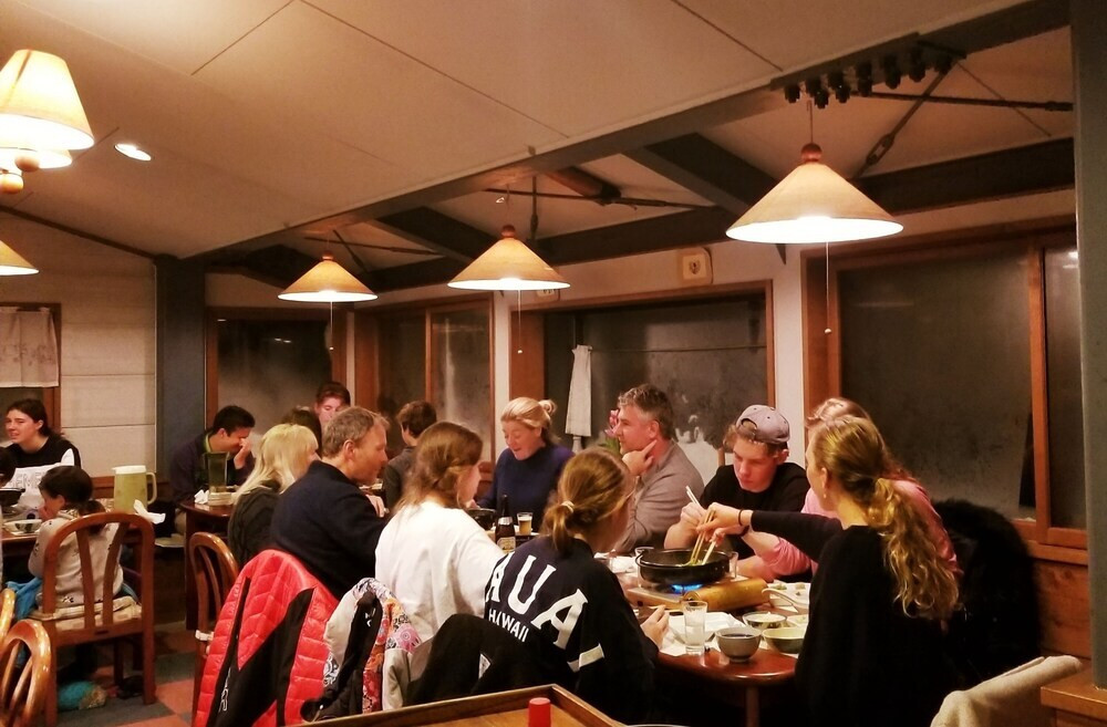 客室内のダイニングエリア