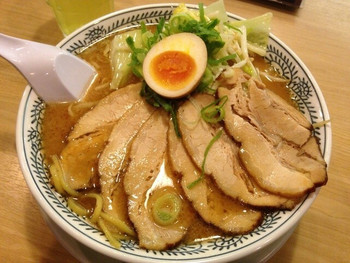 「源蔵ラーメン 」料理 808620 トンコツ醤油チャーシュー麺980円