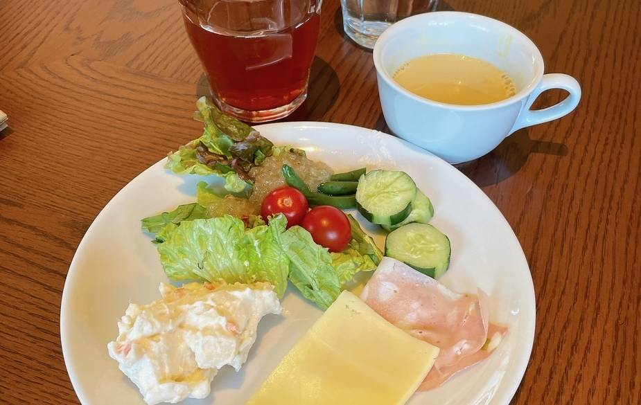おしゃれ空間で
ボリューム満点の朝食 / 5