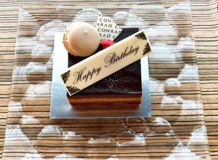 客室にバースデーケーキが届き感激!