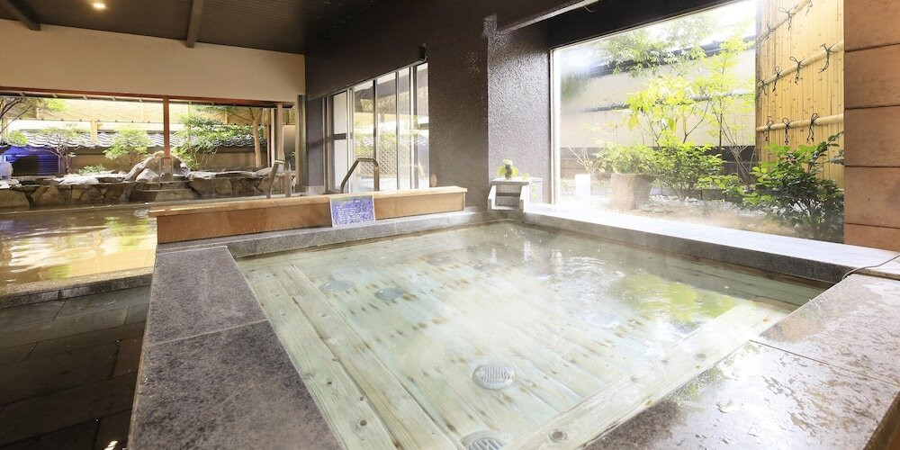 レトロキュートな雰囲気とバラエティー豊かな温泉が自慢4023302