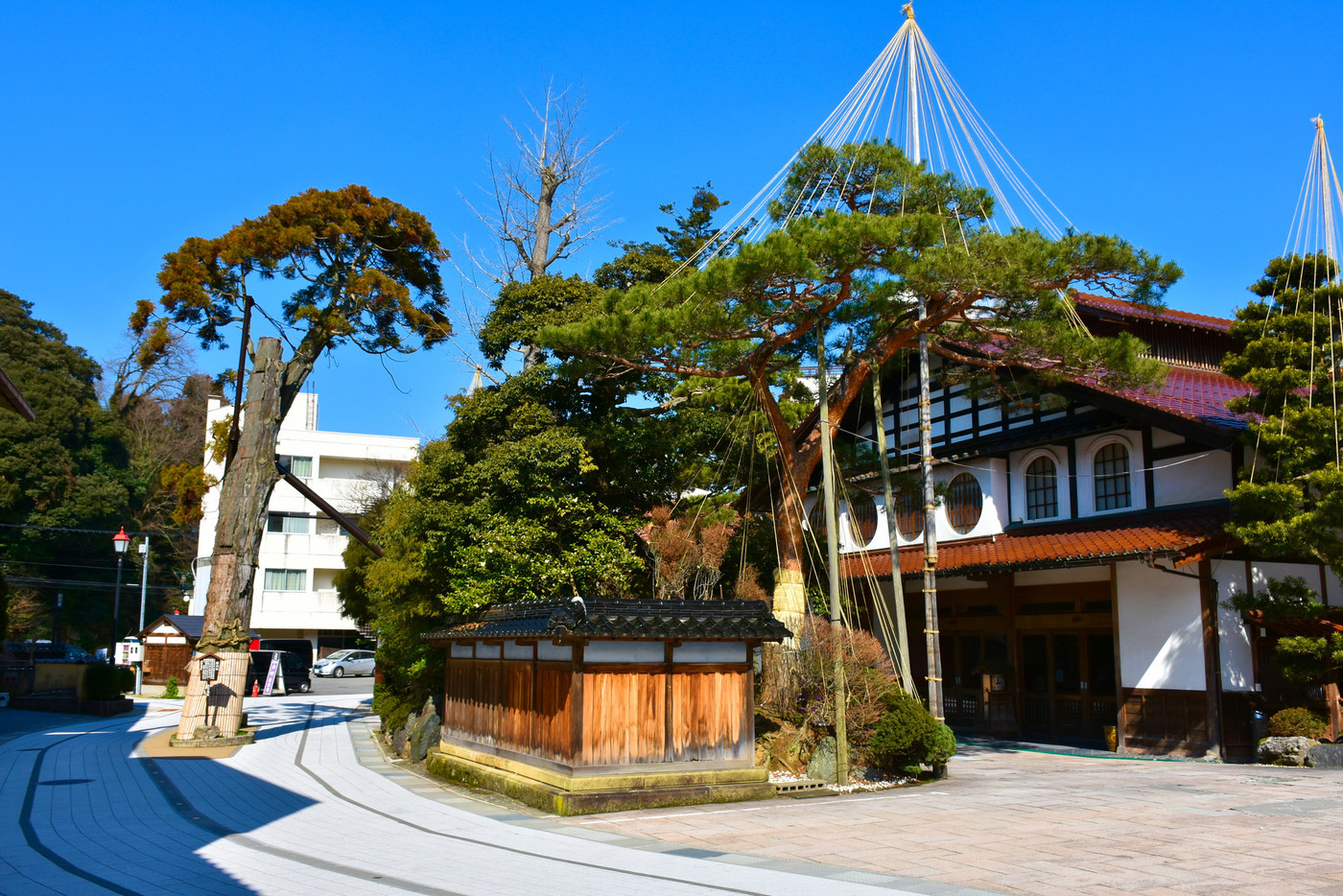 各旅館が自家掘源泉をもつ、泉質自慢の小さな温泉地「粟津温泉」4243222