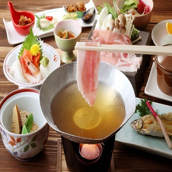 庭園を望む貸切温泉でホッと一息。静寂に包まれた絶景宿4037403