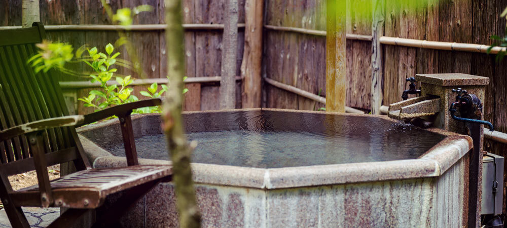 専用庭を眺めて、のんびり源泉に入れる宿4242228