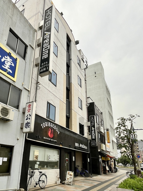 注意して看板を探さないと見つけられません