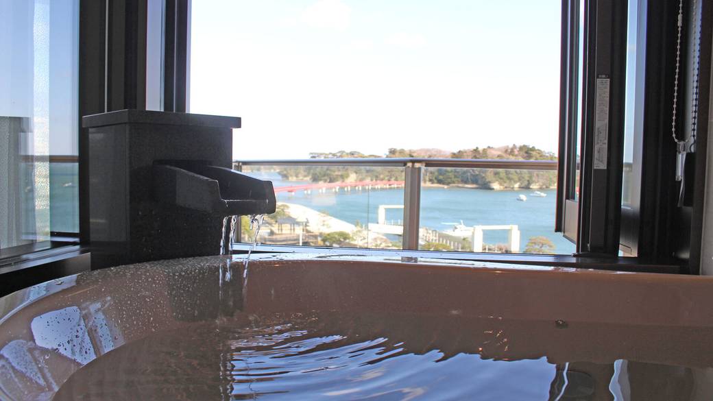 温泉半露天⾵呂付客室 / 5