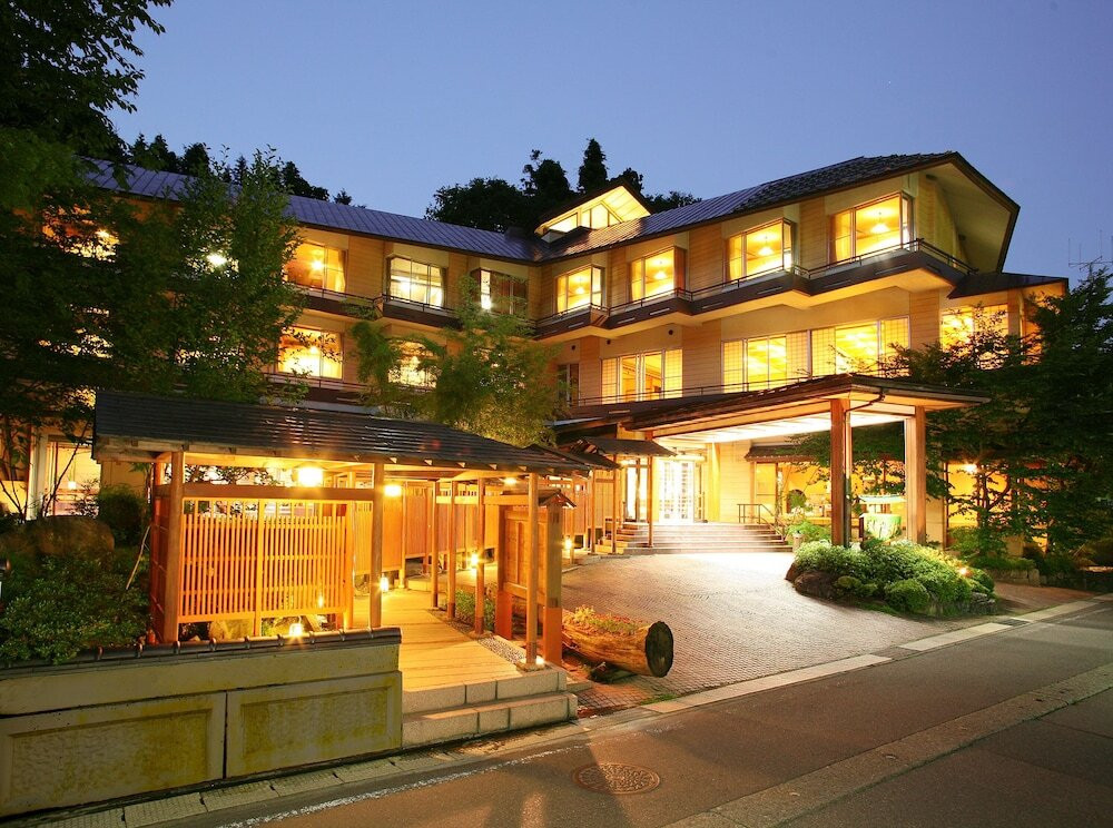 谷川岳を間近に感じ、たっぷりの源泉露天風呂を2人占め♡4026126