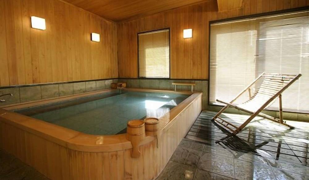 源泉が注がれる懐の湯 / 1