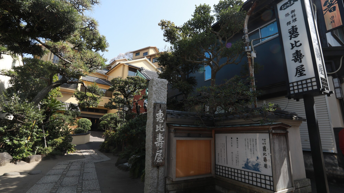 江ノ島の丘の中腹に建つ、歴史ある割烹旅館3925448