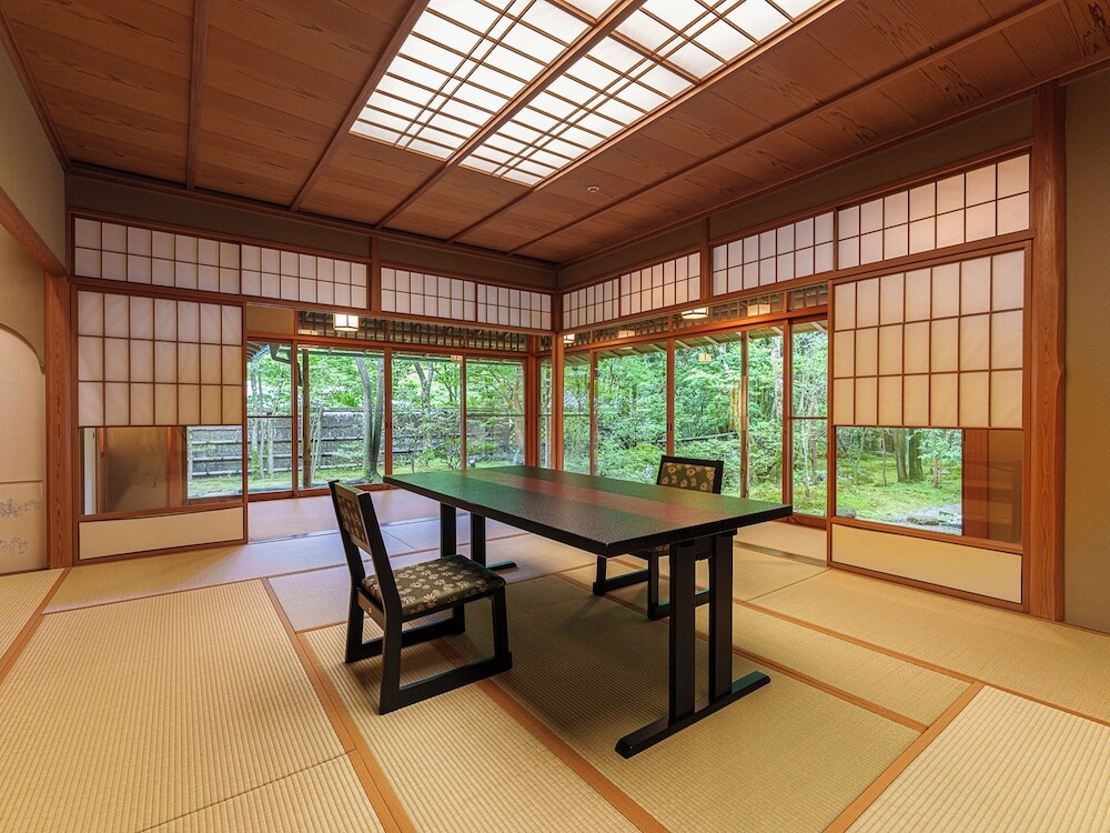 「特別室」ダイニング①