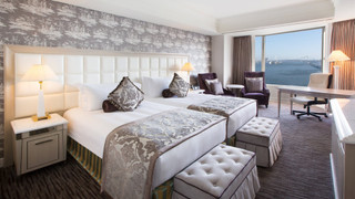 プレミアム ルーム シングルベッド 2 台 ベイビュー (High Floor)