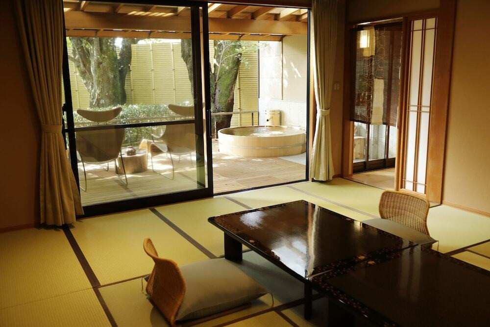 温泉に岩盤浴、足湯も…身も心も癒される高級旅館3392562