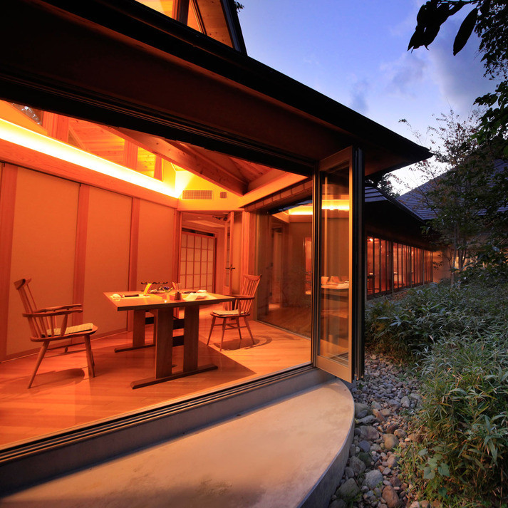 ダイニング コの字(夜)