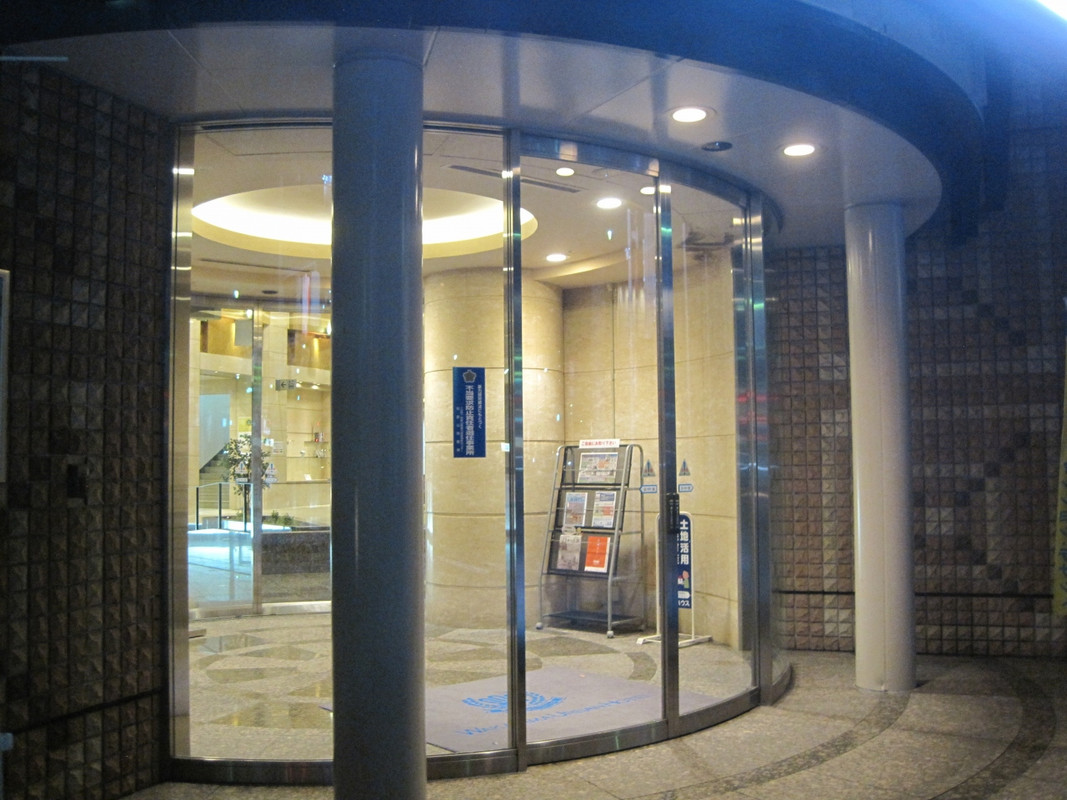 エントランスも高級感があります