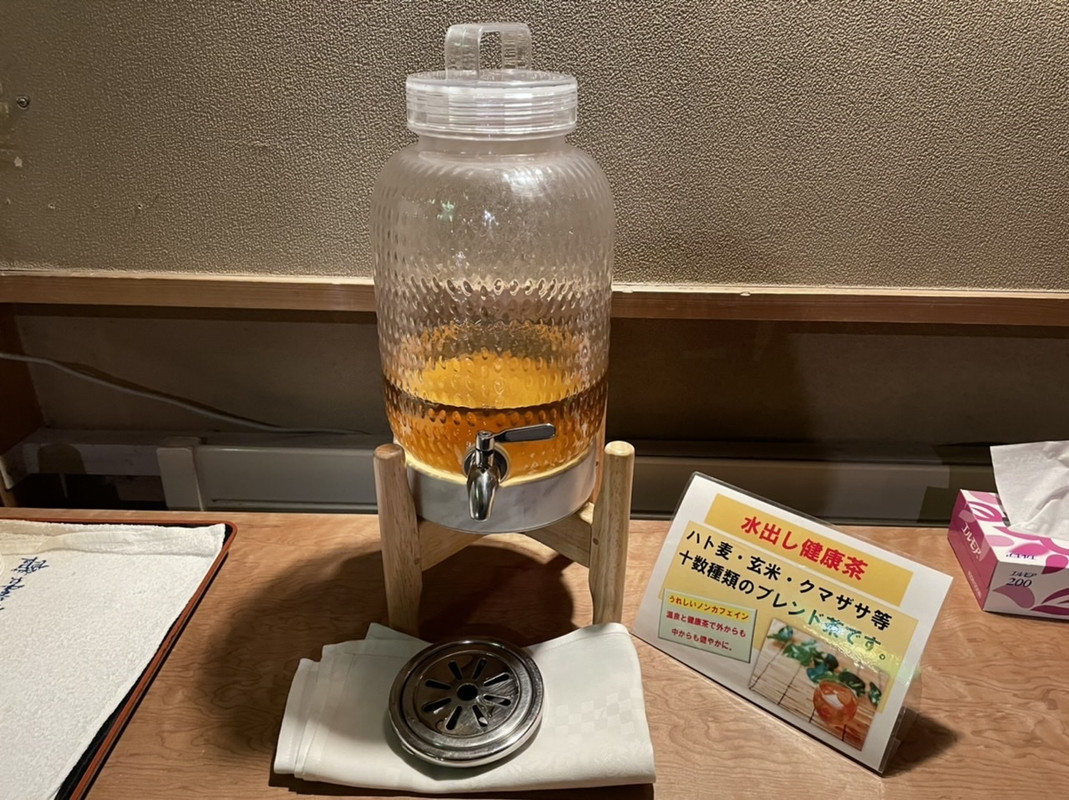 杜の湯の前　お茶もありました