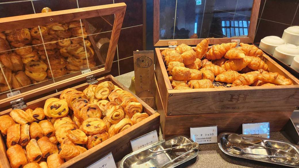 朝食ビュッフェ パンコーナー / 4