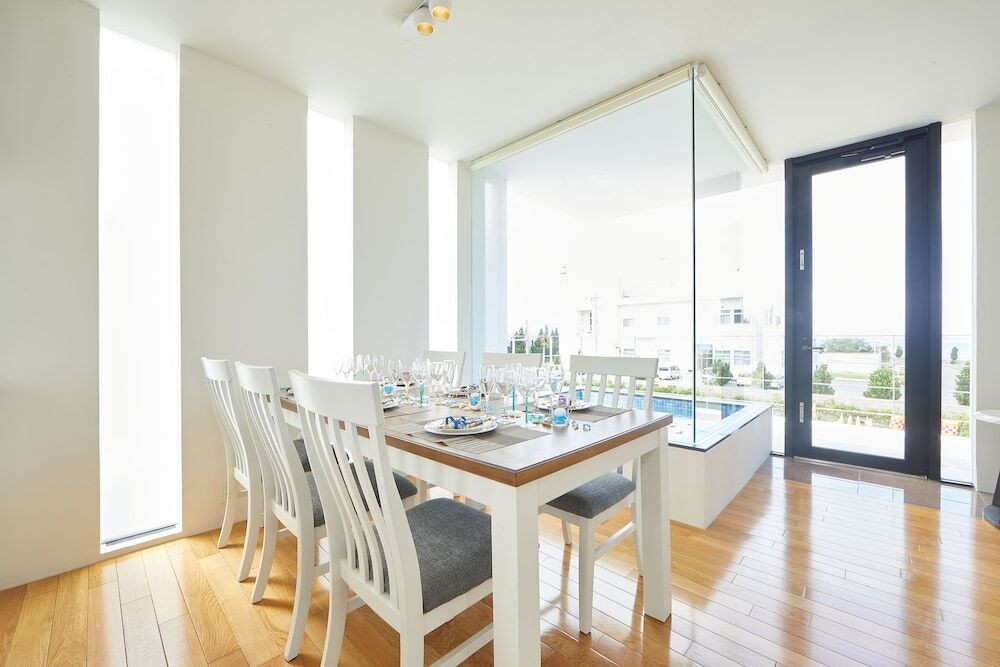 客室内のダイニングエリア