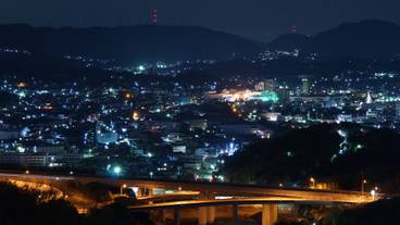 客室廊下から見た児島市街地夜景 / 9