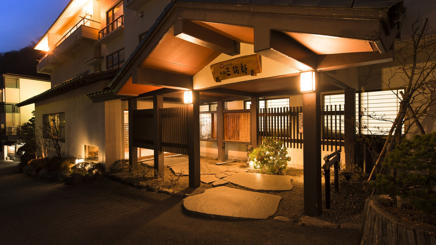 迫力の蔵王連峰を230度望める。温かみあふれる歴史深い温泉宿3646624